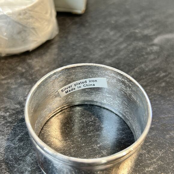 4- Vintage‎ 1” Round Napkin Rings Silverplate On Iron - Picture 4 of 7